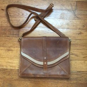 Sseko Designs Saddle Crossbody clutch